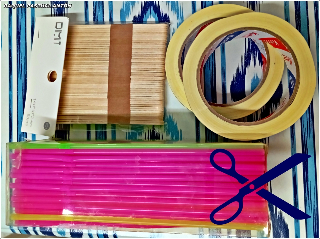 Materiales para el modelo de ADN: depresores de madera, cinta de carrocero, pajitas de colores y tijeras.